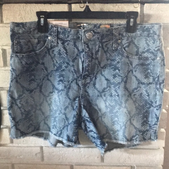 Seven7 Fray Hem Weekend Denim Shorts Size 14 main image 0